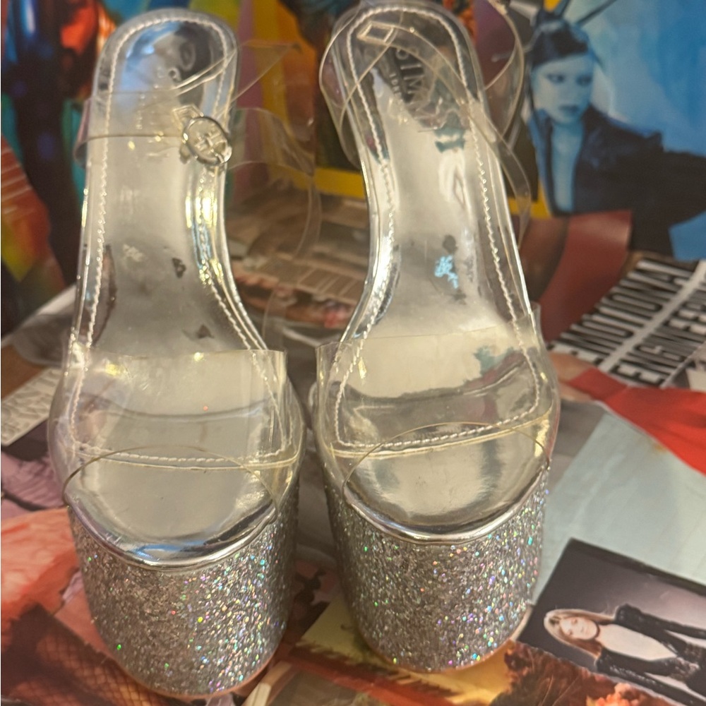 Glamorous Silver Platform Sandals with Glitter Finish